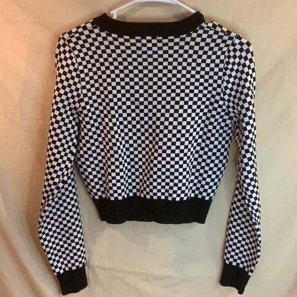 Checkered Black and White Cropped Sweater - Picture 3 of 5